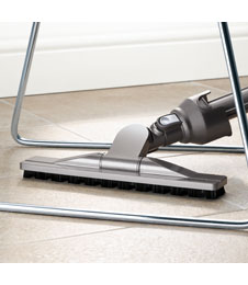 Swivel hard floor tool